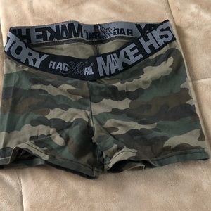 Flag nor fail camo shorts, size small